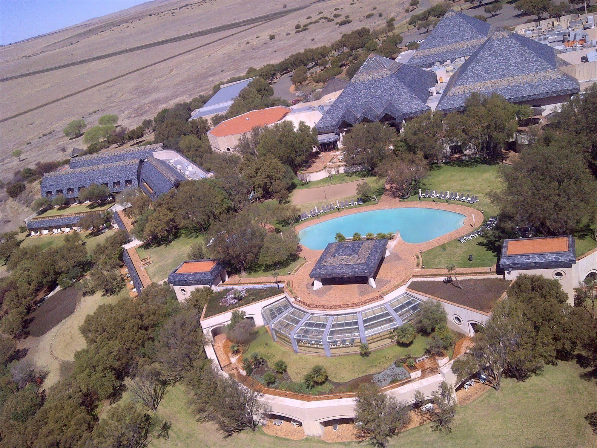 Black Mountain Leisure And Conference Hotel Groothoek Esterno foto